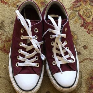 Women’s Size 7 Converse
